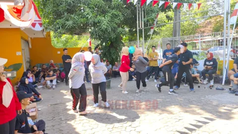 Keseruan Agustusan di Bawaslu Pati. Foto: Miftahus Salam/Lingkar.co.