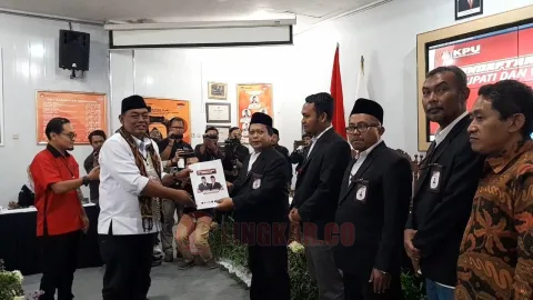 Pasangan Setyohadi dan Sugeng Prasetyo resmi mendaftar ke KPU Kabupaten Grobogan, Rabu (28/8/2024). Foto: Istimewa.