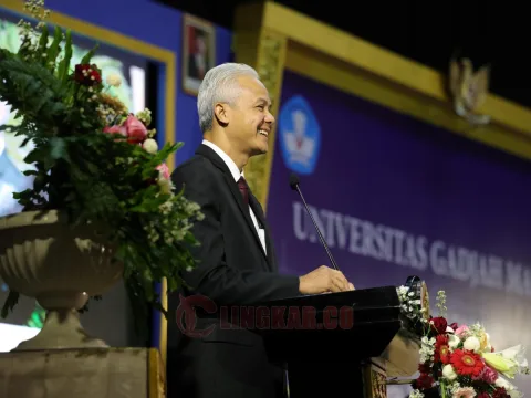 Ketua umum Kagama, Ganjar Pranowo saat menghadiri pelepasan wisudawan UGM. Foto: dokumentasi