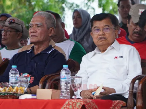 Ketua umum PMI, HM. Jusuf Kalla saat menghadiri pembukaan Latihan Gabungan dan Temu Sibat (Siaga Bencana Berbasis Masyarakat) dengan tema Sinergitas dalam Membangun Ketangguhan Iklim di Hutan Kota Wanamukti Kebumen, Jawa Tengah,. (24/9/2024). Foto: dokumentasi