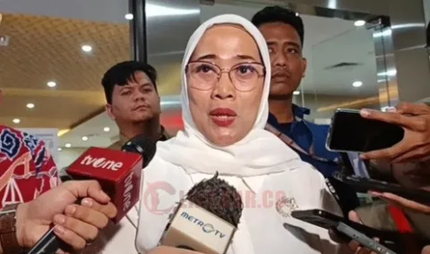 Tia Rahmania menyambangi Bareskrim Polri di Jakarta Selatan, Jumat (27/9/2024). Foto: Istimewa.