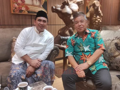 HK Slamet Santoso saat menerima kunjungan Gus Yasin di kantornya HK Mustika Group, di Jl Pemuda Magelang, Rabu, (2/10/2024) kemarin. Foto: dokumentasi