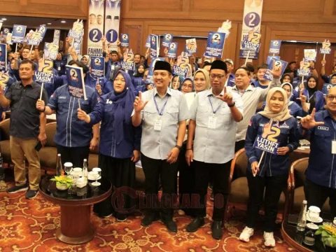 Pasangan Calon (Paslon) Wali Kota Semarang Nomor Urut 2, Yoyok Sukawi-Joko Santoso (Yoyok-Joss) menghadiri Rapat Konsolidasi Partai Demokrat di Hotel Santika Kota Semarang, Minggu (6/10/2024). Foto: dokumentasi