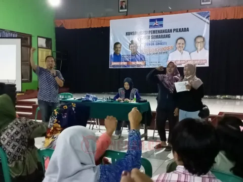 Calon Wali Kota Semarang nomor 02, Yoyok Sukawi saat menghadiri acara Deklarasi dan konsolidasi pemenangan di Balai RW 8, Kelurahan Bulu Lor, Sabtu (5/10/2024). Foto: dokumentasi