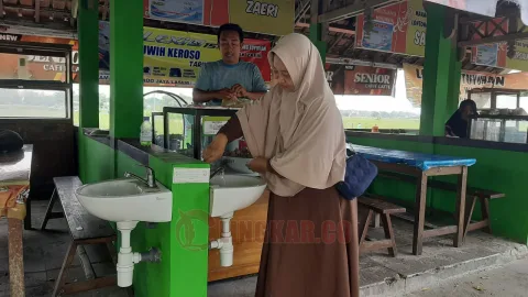 Sentra Kuliner Lontong Tuyuhan di Desa Tuyuhan, Kecamatan Pancur, Kabupaten Rembang. Foto: Istimewa.