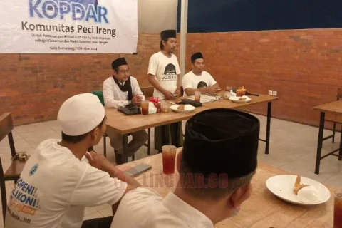 Kopdar Peci Ireng Kota Semarang di Oti Fried Chicken Jl Hasanuddin Semarang Utara Kota Semarang, Minggu (20/10/2024) malam.