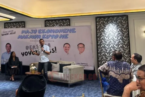 Calon Wali Kota Semarang, Yoyok Sukawi saat konsep kolaborasi dalam pertemuan dengan para pengusaha dalam acara bertajuk 'Maju Ekonomine Makmur Kutone Bersama Yoyok Joss' di Resto S2 Jalan Sisingamangaraja, Senin (28/10/2024). Foto: istimewa