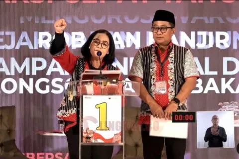 Agustina Wilujeng Pramestuti dan Iswar Aminuddin dalam debat publik calon Wali Kota yang digelar KPU di hotel MG Setos, Jum'at (1/11/2024). Foto: dokumentasi