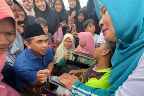 Cawagub Jateng Taj Yasin Maimoen saat menerima kunjungan komunitas tunagrahita. Foto: dokumentasi