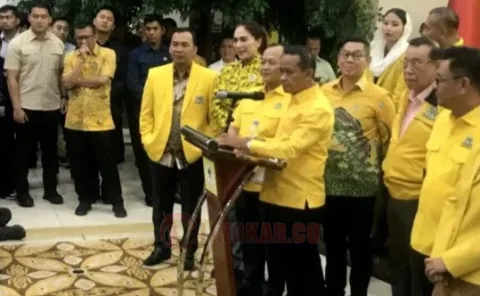 Ketua Umum DPP Partai Golkar Bahlil Lahadalia mengumumkan susunan kepengurusan DPP Partai Golkar periode 2024-2029. Foto: Istimewa.