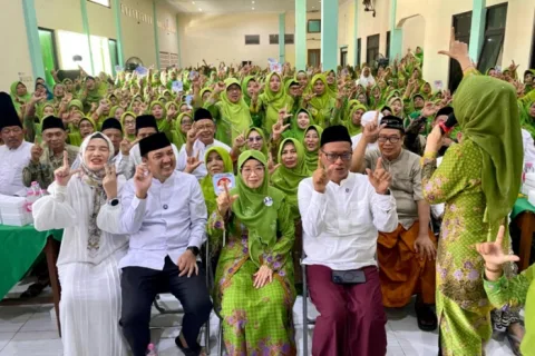 PC Muslimat NU Kota Semarang melakukan deklarasi mendukung Yoyok-Joss di Pilwalkot Semarang. Foto: istimewa