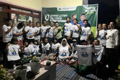 GPN Kota Semarang berfoto bersama seusai Doa Bersama Untuk Kemenangan Luthfi-Yasin di Desa Tinjomoyo, Kelurahan Sukorejo Kecamatan Gunungpati Kota Semarang, Jumat (22/11/2024) malam.