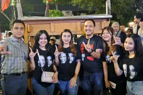 Calon wali kota Semarang, Yoyok Sukawi saat menghadiri peluncuran angkringan Bolone Mase di Taman Indonesia Kaya, Kota Semarang. Foto: istimewa