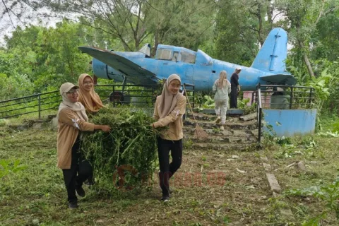 Jelang Nataru, Sekolah Lembah Manah Bersih-bersih Semarang Zoo