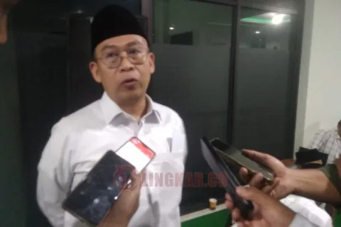 Ketua Tanfidziyah PWNU Jawa Tengah, KH Abdul Ghafar Razin (Gus Rozin) saat diwawancarai wartawan seusai Doa Bersama Harlah ke-102 Nahdlatul Ulama. Foto: Rifqi/Lingkar.co