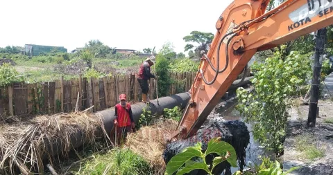 Penanganan banjir Pemkot Semarang.