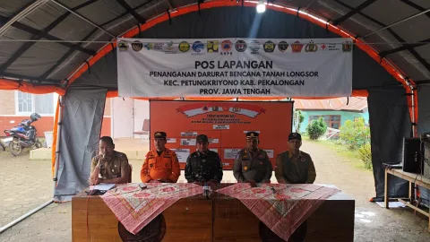 Pemkab Pekalongan dan Tim SAR resmi menutup pencarian korban longsor di desa Kasimpar kecamatan Petungkriyono Pekalongan.