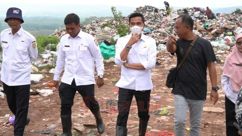 Foto: Wakil Bupati Kabupaten Kendal Benny Karnadi saat di TPA Darupono/Lingkar.co
