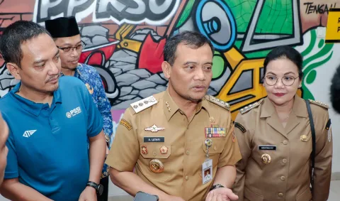 Gubernur Jawa Tengah, Ahmad Luthfi bersama Wali Kota Semarang, Agustina Wilujeng dan CEO PSIS Semarang Yoyok Sukawi.
