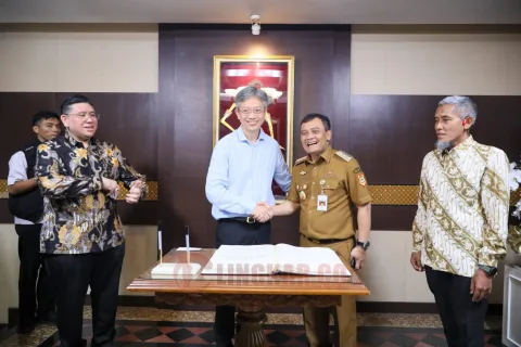 INVESTASI: Gubernur Jawa Tengah (Jateng), Ahmad Luthfi buka peluang investasi dengan tawarkan tiga proyek ke Tiongkok, Kamis (20/3). (Doc. Humas Pemprov Jateng)