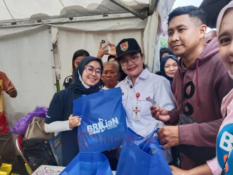 Wali Kota Semarang, Agustina Wilujeng Pramestuti saat  menghadiri Bazar Ramadhan.