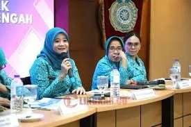 Ketua TP PKK Provinsi Jawa Tengah, Hj Nawal Arafah Yasin, M. S. I saat menghadiri pelatihan Public Speaking. (dok Pemprov Jateng)