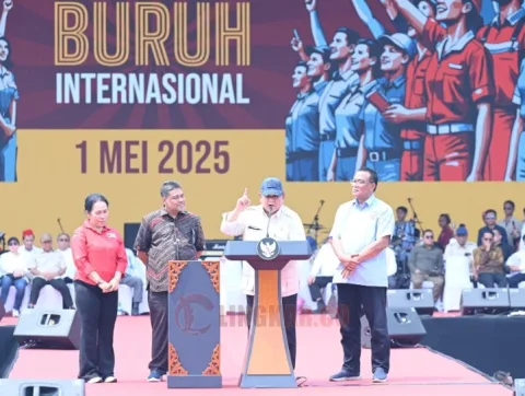 Presiden Prabowo Subianto saat Menghadiri Peringatan Hari Buruh Nasional, di Monas, Kamis (1/5/2025). Foto: dokumentasi Sekretariat Negara