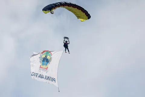 Pembukaan Karimunjawa International Skydiving and Adventure (KISA) Boogie Woogie Jump. (dok Pemprov Jateng)