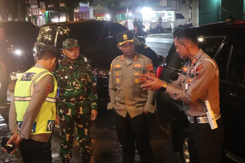 Kapolres Purworejo saat memimpin langsung kegiatan operasi Aman Candi 2025. (dok Lukman)