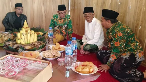Doa bersama acara Peletakan Batu Pertama Pembangunan Gedung DPW FKDT Jawa Tengah di Nyatnyono Kec Ungaran Barat Kab Semarang, Jawa Tengah. Foto: dokumentasi