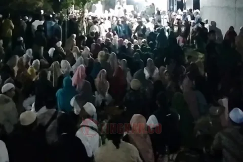 Tabligh Akbar Habib Rizieq Berubah Jadi Arena Tawuran Massal, Puluhan Orang Luka. Foto: istimewa