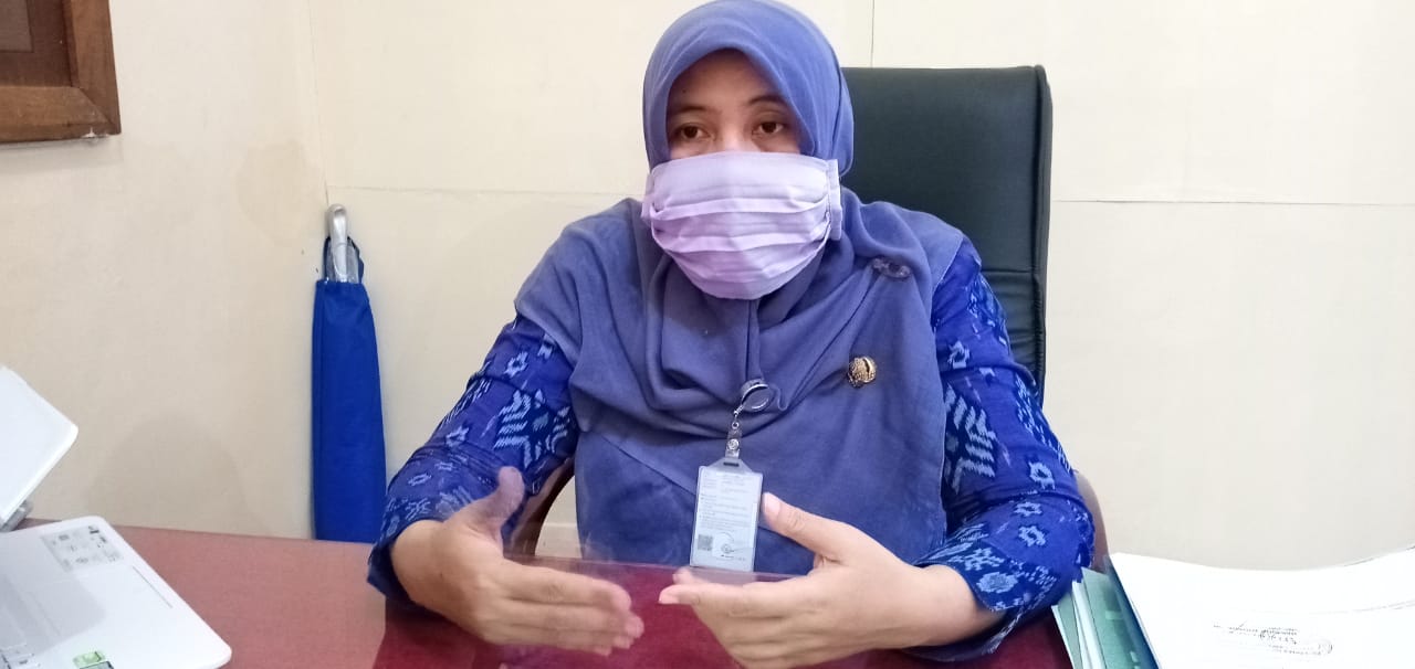MENJELASKAN : Kepala Bidang Pendidikan Dasar, Dinas Pendidikan, Kepemudaan dan Olahraga (Disdikpora) Kabupaten Kudus, Dian Vitayani Winahyu saat memberikan keterangan kepada awak media. (DOK. LINGKAR JATENG)
