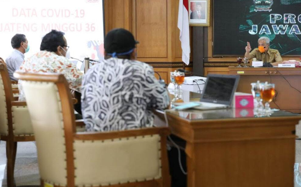 PIMPIN RAKOR: Gubernur Jateng Ganjar Pranowo saat memberikan pertnyataan di kantonya baru-baru ini. (DOK. LINGKAR JATENG)