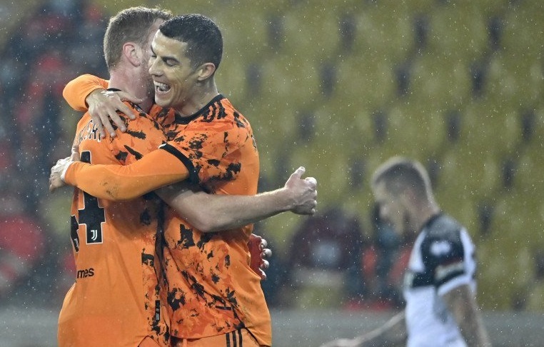 SELEBRASI: Penyerang Juventus Dejan Kulusevski (kiri) merayakan gol yang ia cetak bersama dengan Cristiano Ronaldo (kanan). (ANTARA/LINGKAR JATENG)