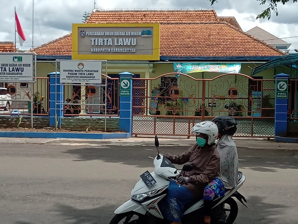 PROSPEK: Kantor PUDAM Tirta Lawu Karanganyar yang berada di Kelurahan Cangakan, Kecamatan Karanganyar.(PUJOKO/LINGKAR JATENG)