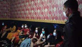 Empat kepala desa (Kades) di Kabupaten Pati Jawa Tengah (Jateng), kedapatan berkaraoke dengan pemandu karaoke (PK) terancam diberhentikan sementara dari jabatannya. ISTIMEWA/Lingkar.co