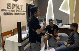 Polisi menangkap seorang pria berinisial FH yang menendang sesajen di Gunung Semeru Kemarin, Kamis (13/1/2022) di Bantul, Yogyakarta.. ISTIMEWA/Lingkar.co