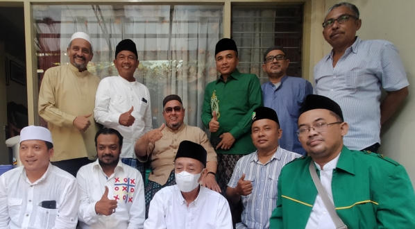 Arwani Thomafi bersama Kader PPP Berkunjung ke Kediaman Habib Jamal bin Abdul Qodir Assegaf. MUHAMMAD IDRIS/LINGKAR.CO