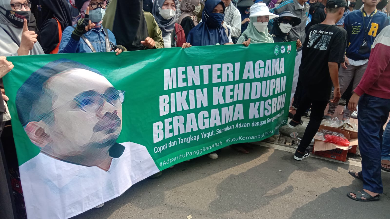 Gerakan Pemuda Ka’bah (GPK) DKI Jakarta dan Banten menggelar demo Aksi Bela Islam menuntut Menteri Agama Yaqut Cholil Qoumas Mundur dari Jabatannya di Lapangan Monas, Jakarta Pusat, Jumat (04/03/2022). Muhammad Idris/LINGKAR.CO