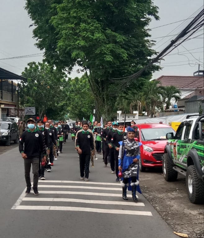 Marching Band GPK Sambut Kehadiran Gus Yahya di Harlah PPP. Muhammad idris/LINGKAR.CO