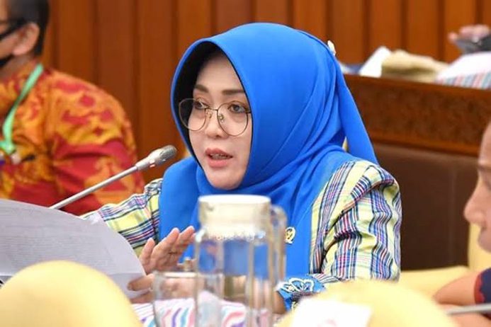 Anggota Komisi IV DPR RI Fraksi PPP Ema Umiyyatul Chusnah minta Pemerintah melakukan percepatan Vaksinasi Hewan jelang Idul Adha 2022. Dok. Pribadi/Lingkar.co