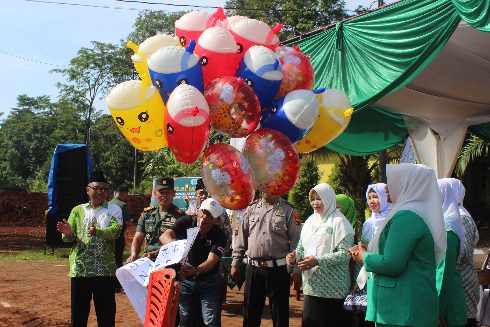 Camat Gunungpati, Sabar Tri Mulyono membuka acara Porseni Fatayat NU, Minggu (12/6/2022)/LINGKAR.CO/Kharen Puja Risma