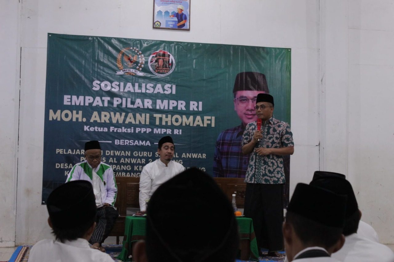 Arwani Thomafi saat kegiatan sosialisasiEmpat Pilar di Pondok Pesantren Al-Anwar, Rembang, Jawa Tengah. Dok. Pribadi/Lingkar.co