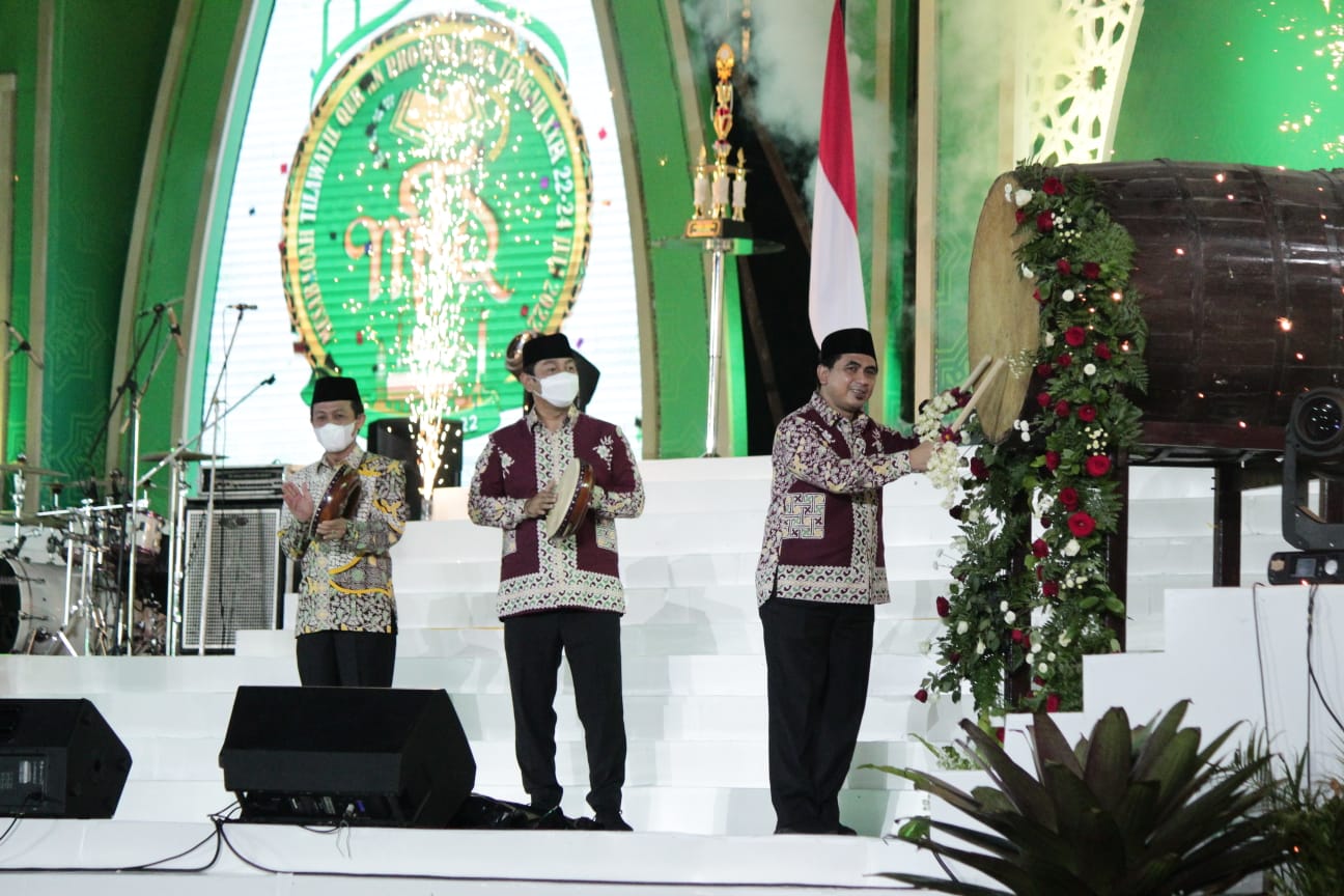 Wakil Gubernur Jateng Taj Yasin Maimoen saat membuka Gelaran MTQ ke XXIX di Simpanglima Kota Semarang. NURSEHA/LINGKAR.CO