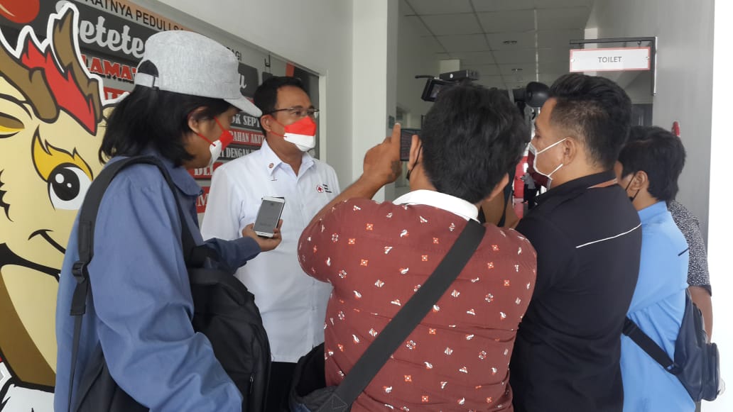 Ketua PMI Kota Semarang, Awal Prasetyo saat menemui sejumlah awak media seusai kegiatan peringatan Hari Ulang Tahun (HUT) ke 77 Republik Indonesia di gedung UDD PMI Kota Semarang, Rabu (17/8/2022). RIFQI/LINGKAR.CO