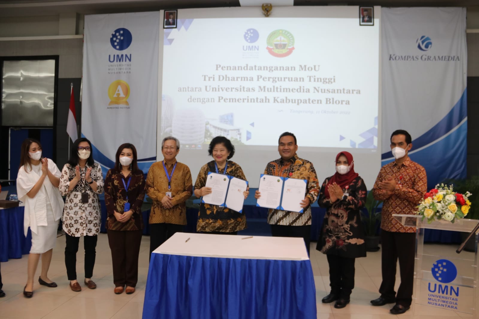 Wujudkan Tagline Sesarengan mBangun Blora Bupati Arief Rohman menandatangani kerjasama dengan Kampus Universitas Multimedia Nusantara di Jakarta pada Selasa (10/11/2022). HMS/LINGKAR.CO