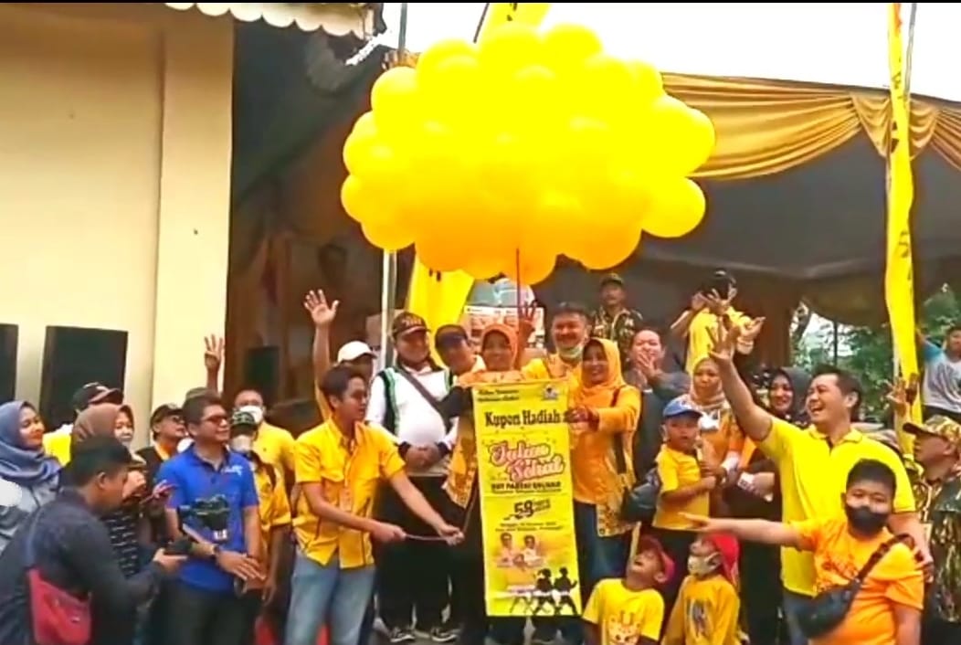 Pelepasan peserta jalan sehat dalam rangka HUT Ke-58 Golkar di Halaman Pendopo Wakil Bupati Purworejo, Minggu (16/10/2022). ROHADI/LINGKAR.CO