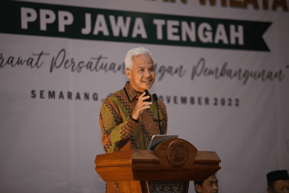 Gubernur Jawa Tengah Ganjar Pranowo resmi menetapkan UMP Jateng 2023. NURSEHA/LINGKAR.CO