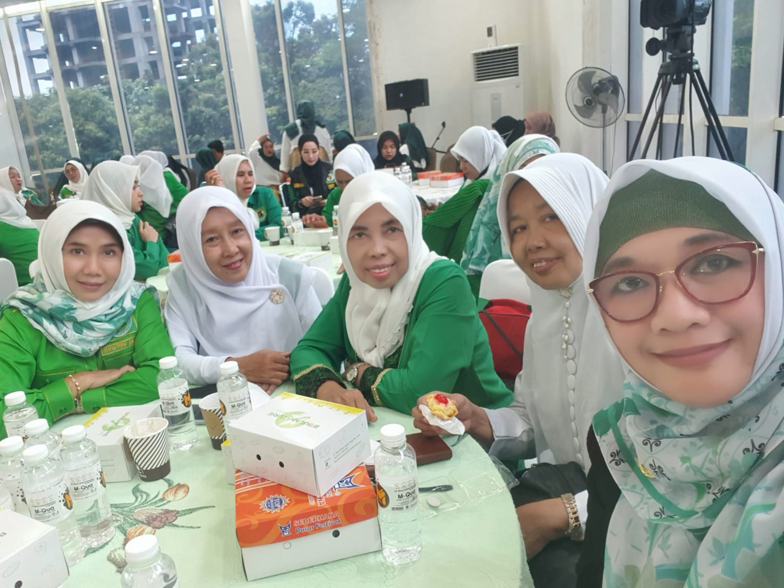 Anggota DPRD Provinsi Jateng Fraksi PPP Sholeha Kurniawati (paling kiri) saat mengikuti Munas III WPP di Serang, Banten. Dok. Pribadi for Lingkar.co