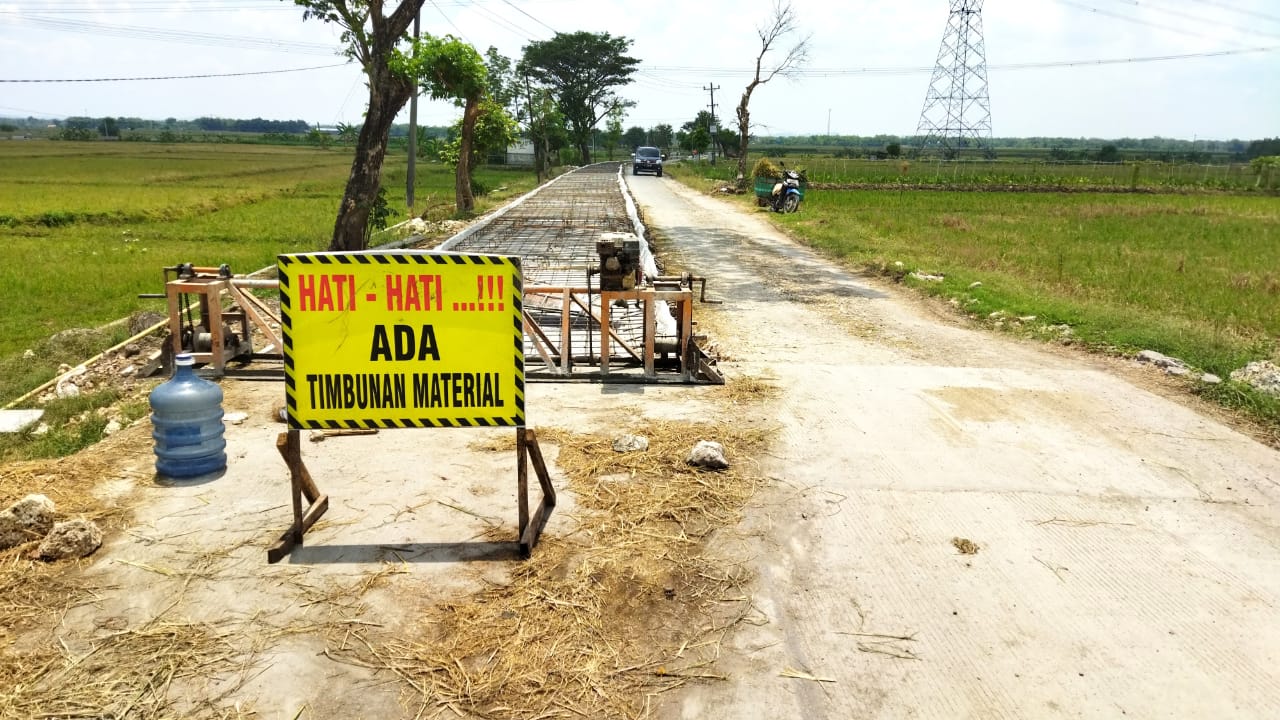 Kondisi Jalan Penghubung di Kabupaten Blora yang Rusak/ LINGKAR.CO/Lilik Yuliantoro